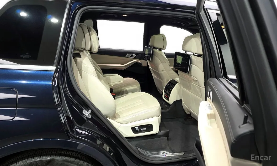 Фото 12 - BMW X7