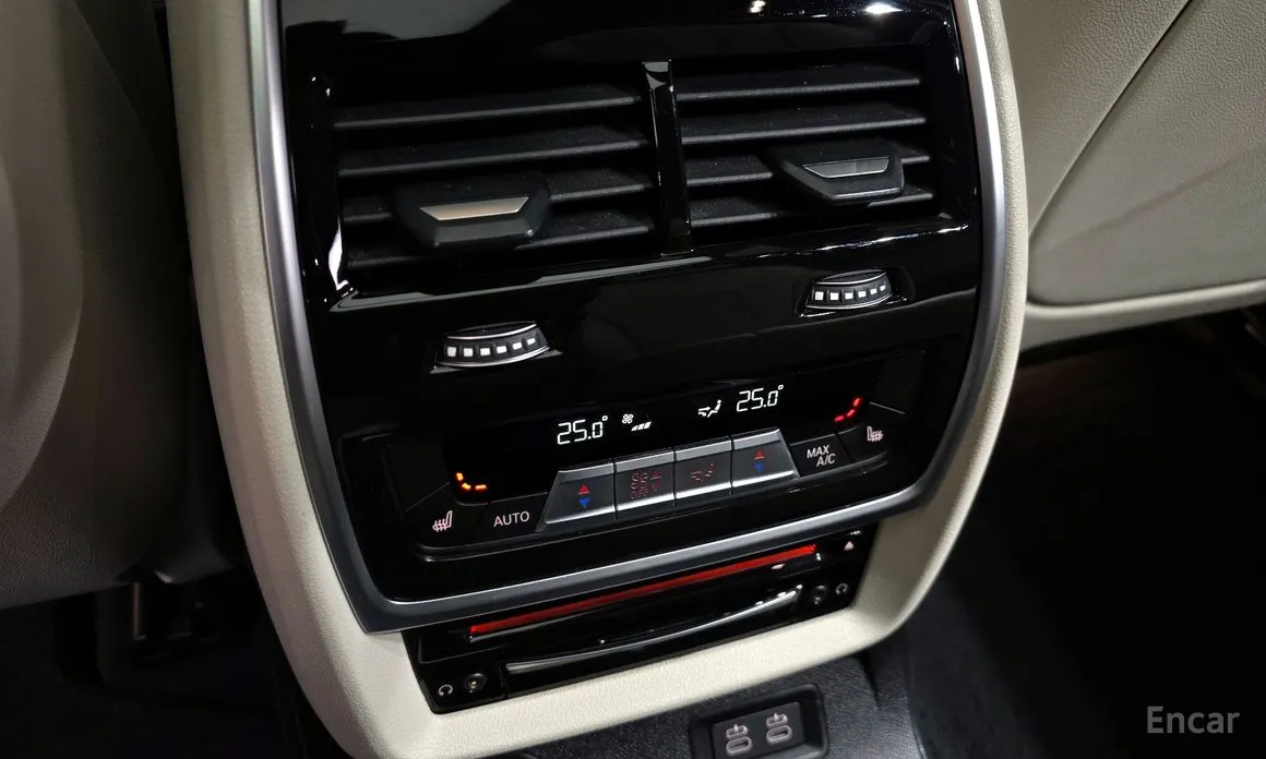 Фото 17 - BMW X7