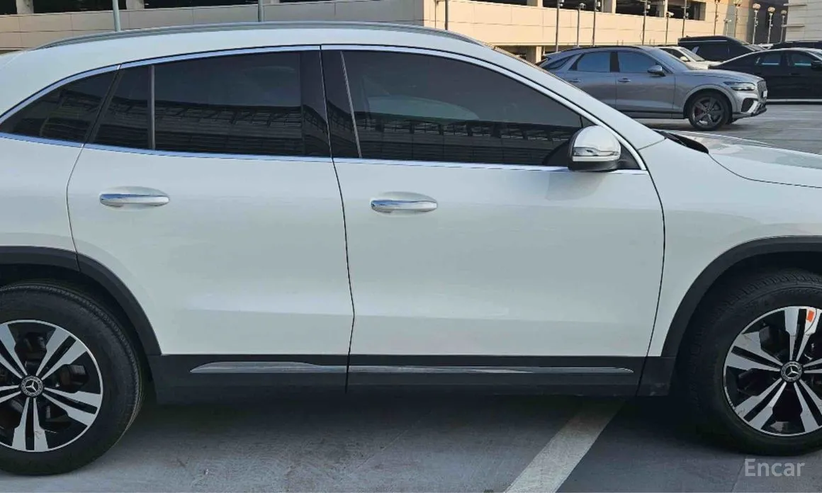 Фото 4 - Mercedes-Benz GLA-Class