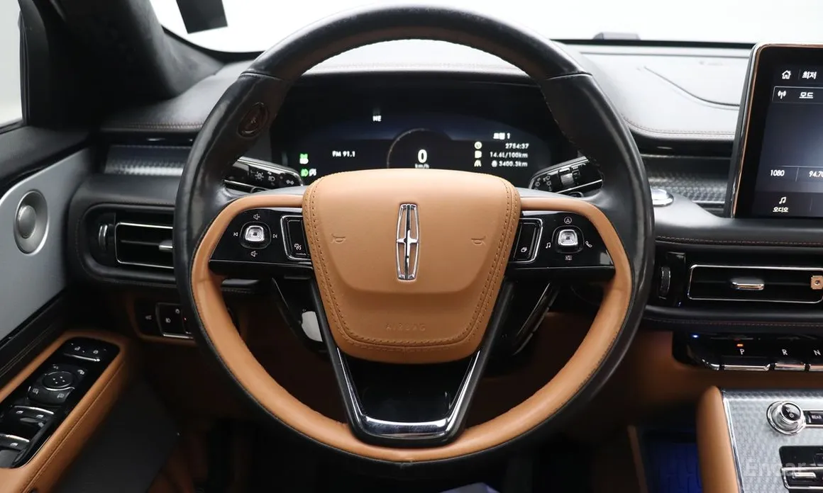 Фото 13 - Lincoln Aviator