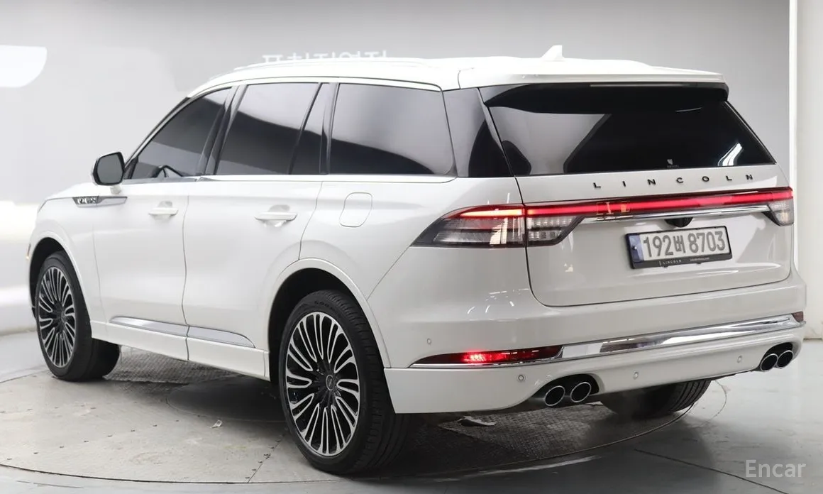 Фото 2 - Lincoln Aviator