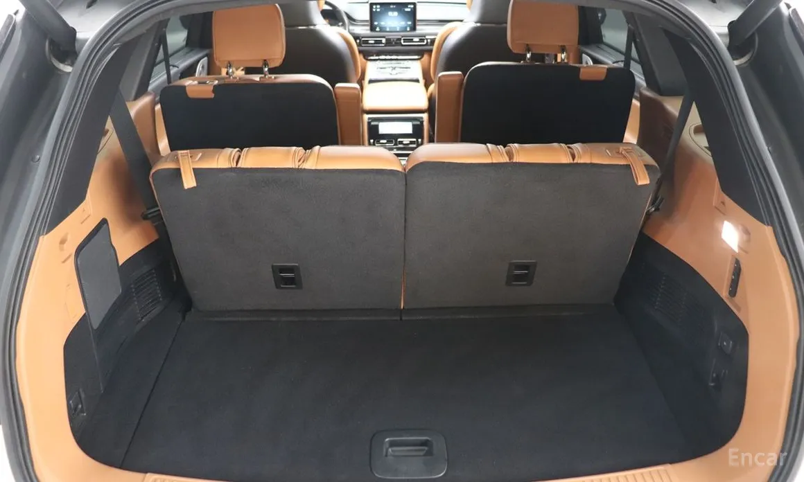 Фото 8 - Lincoln Aviator