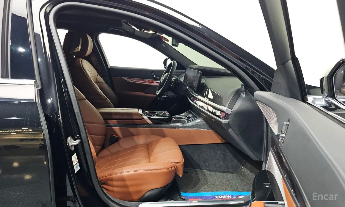 Фото 11 - BMW 7 Series