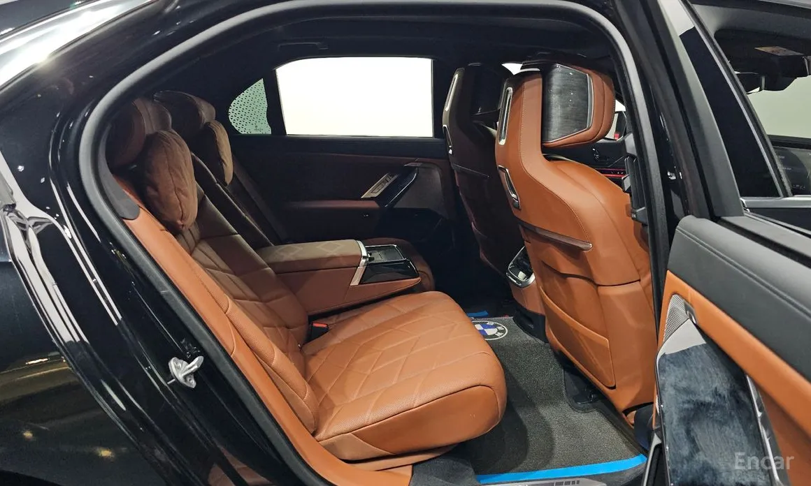 Фото 12 - BMW 7 Series