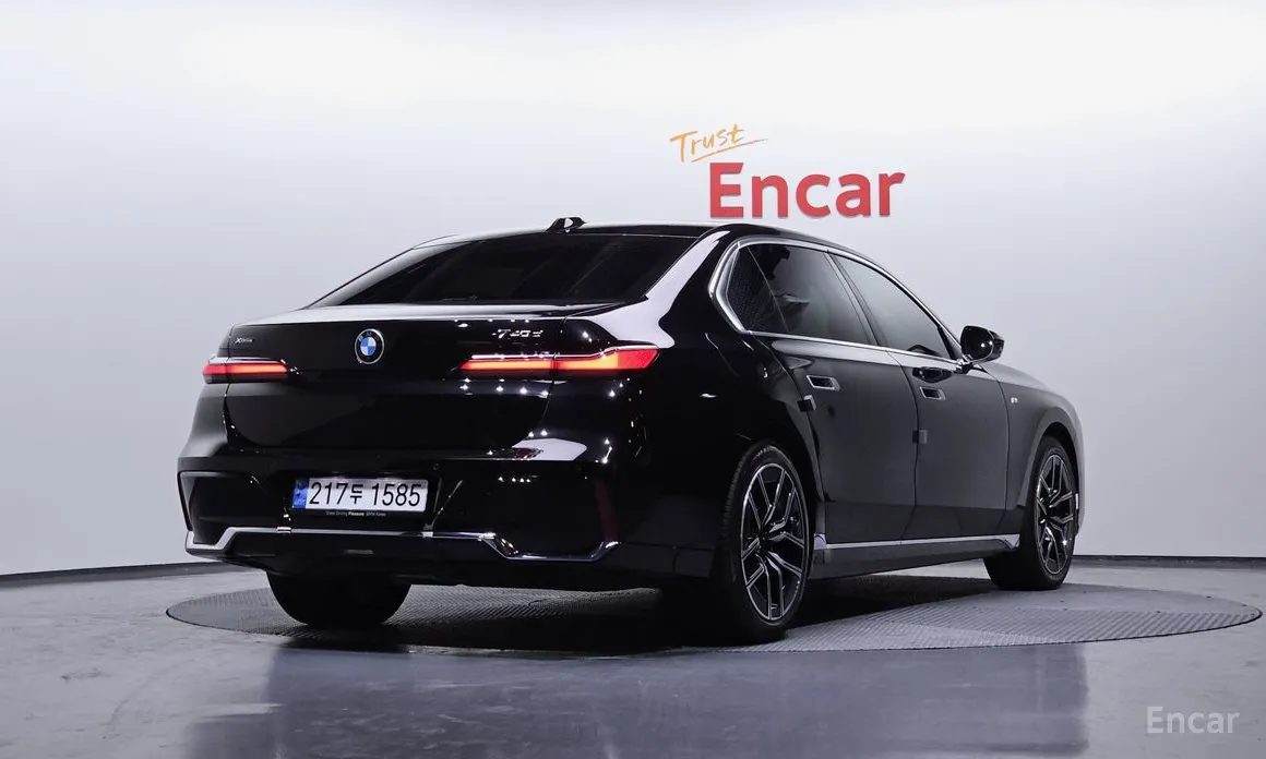 Фото 2 - BMW 7 Series