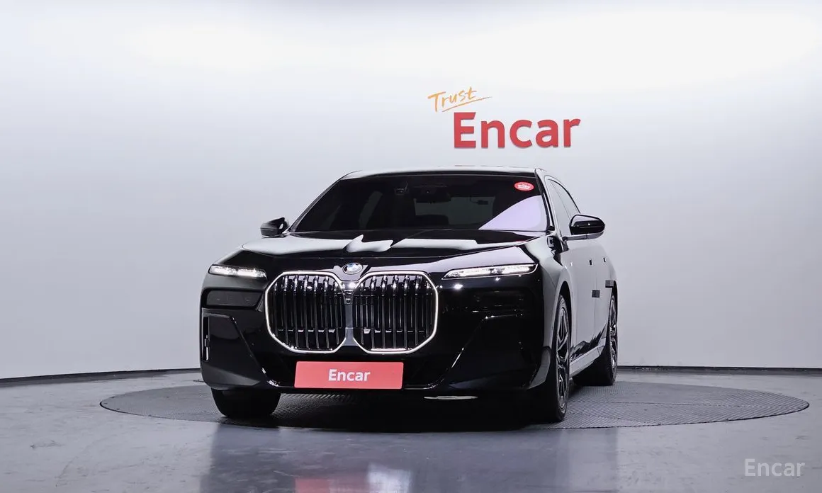 Фото 3 - BMW 7 Series