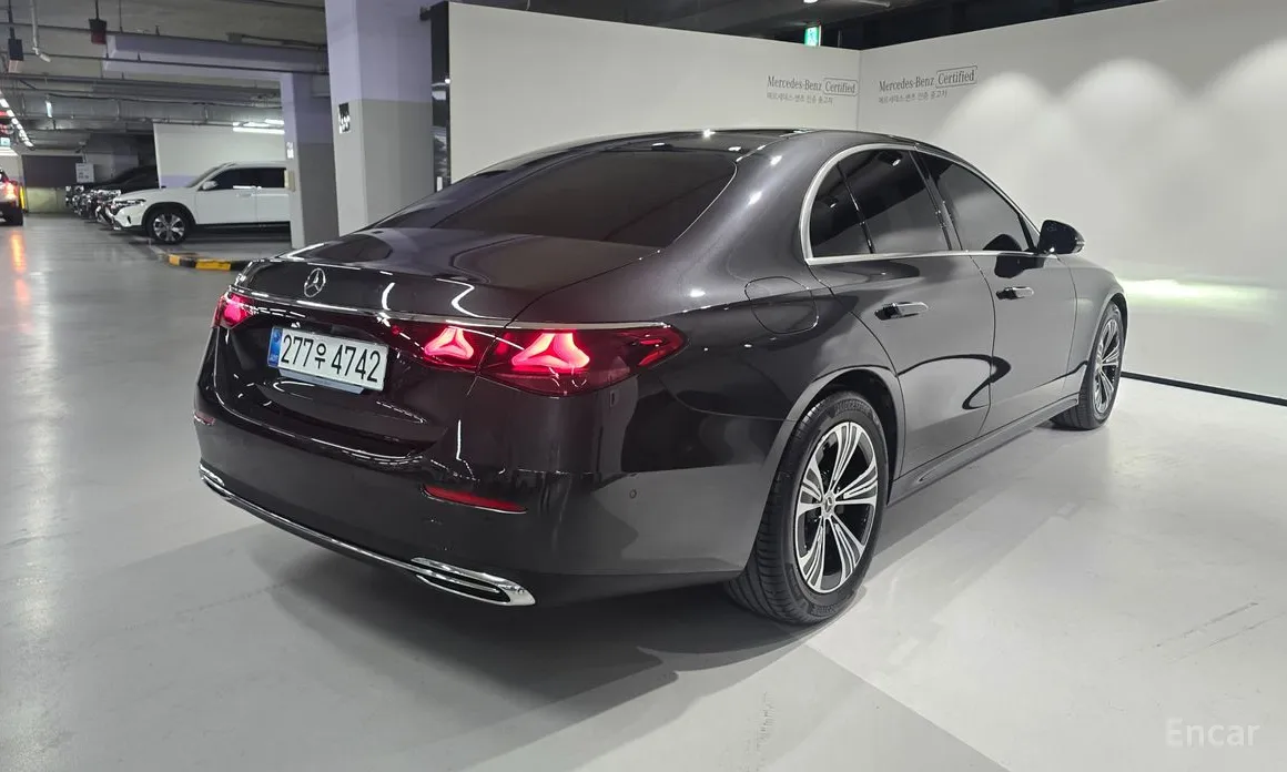 Фото 4 - Mercedes-Benz E-Class