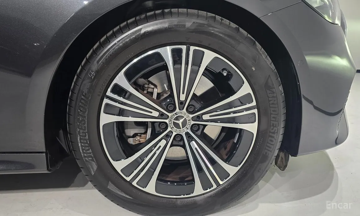 Фото 5 - Mercedes-Benz E-Class