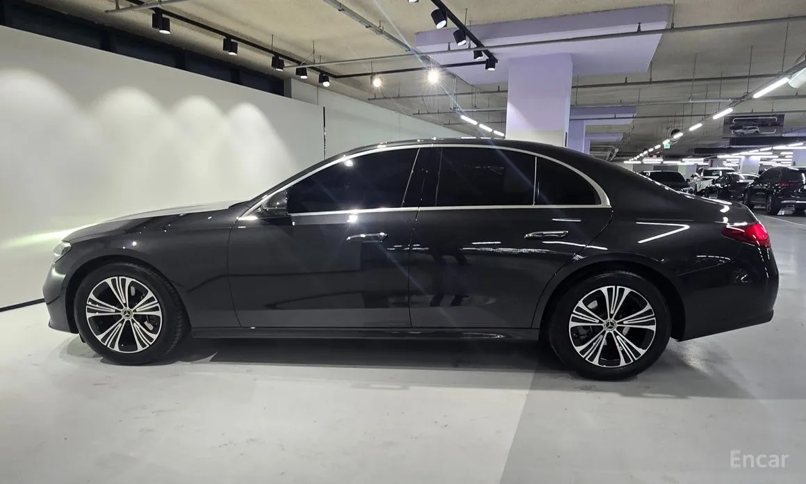 Фото 8 - Mercedes-Benz E-Class