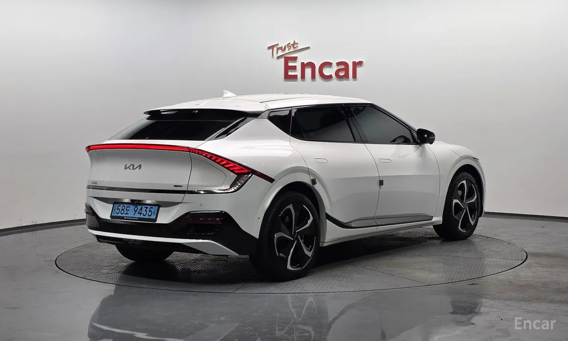 Фото 2 - Kia EV6