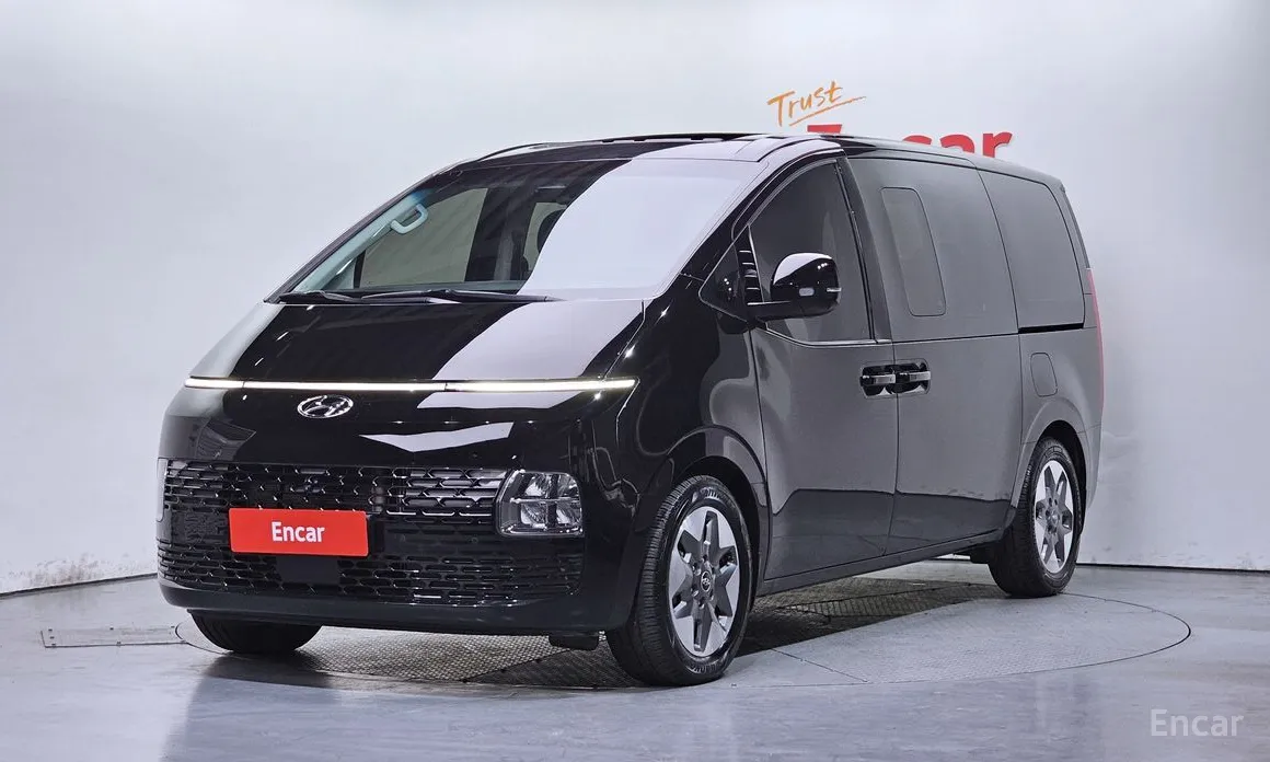 Фото 1 - Hyundai Staria