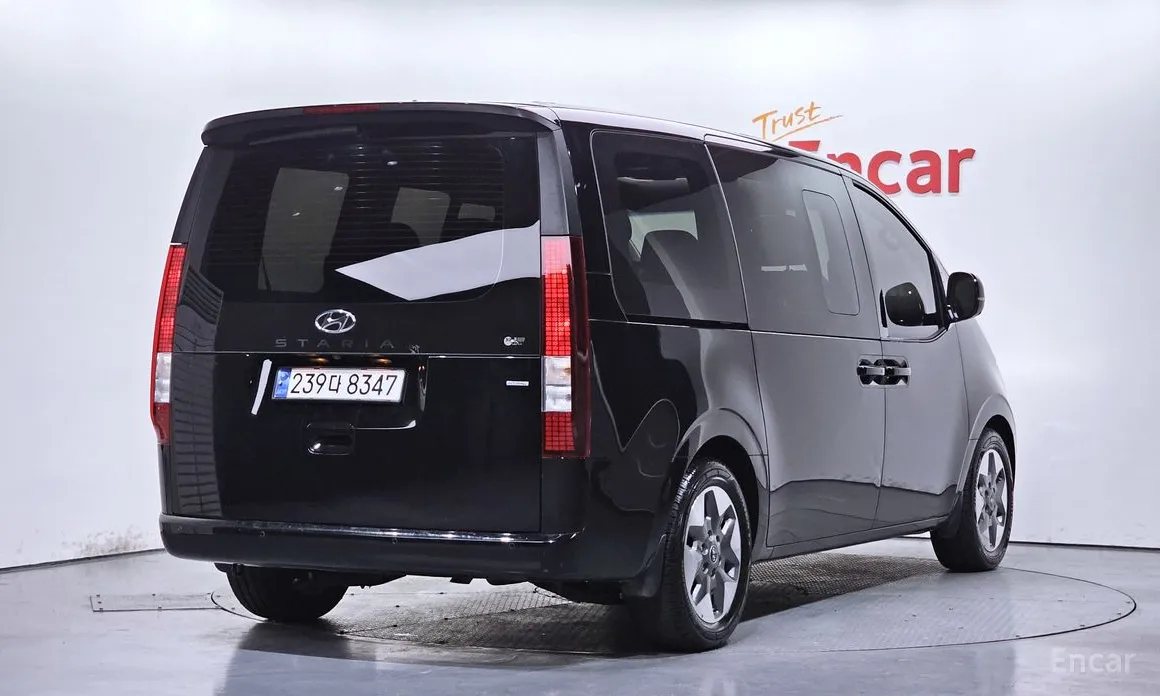 Фото 2 - Hyundai Staria