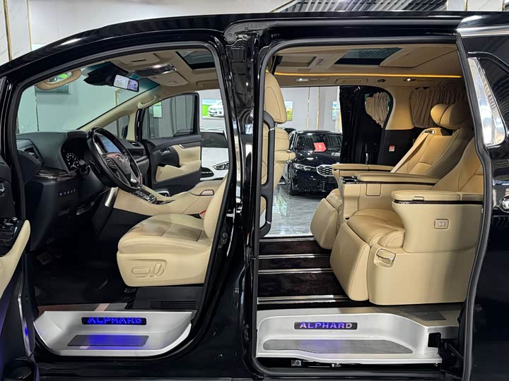 Фото 5 - Toyota Vellfire