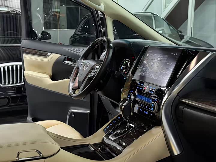 Фото 9 - Toyota Vellfire