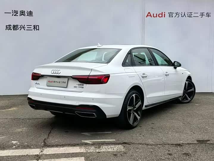 Фото 4 - Audi A4L