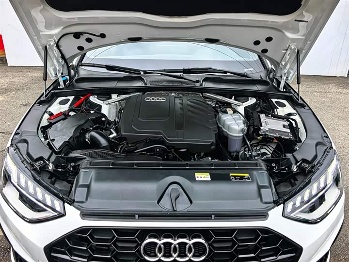 Фото 6 - Audi A4L