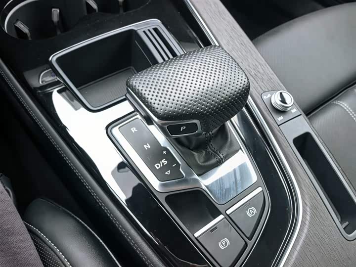 Фото 7 - Audi A4L