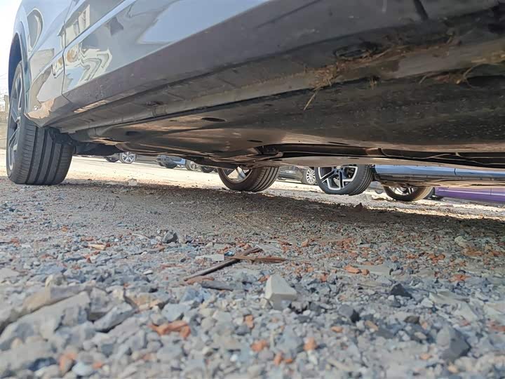 Фото 2 - Volkswagen Tiguan L Pro