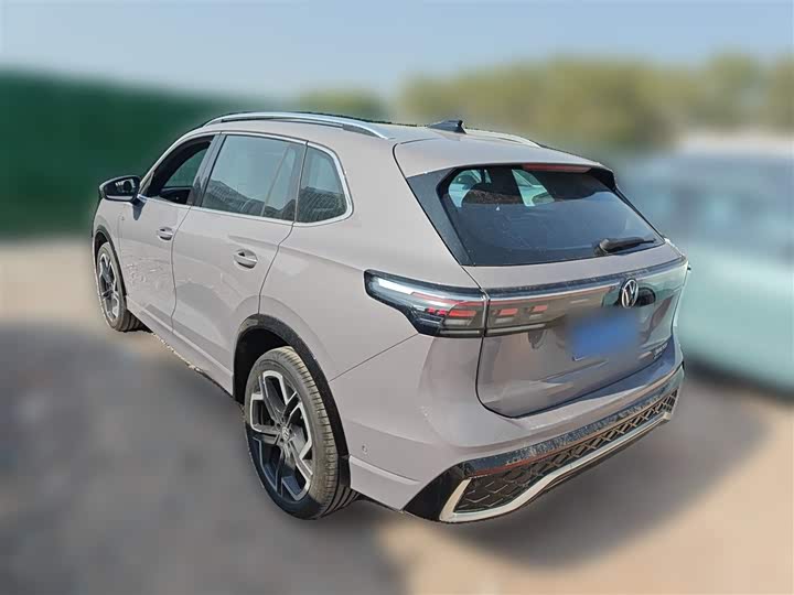 Фото 9 - Volkswagen Tiguan L Pro