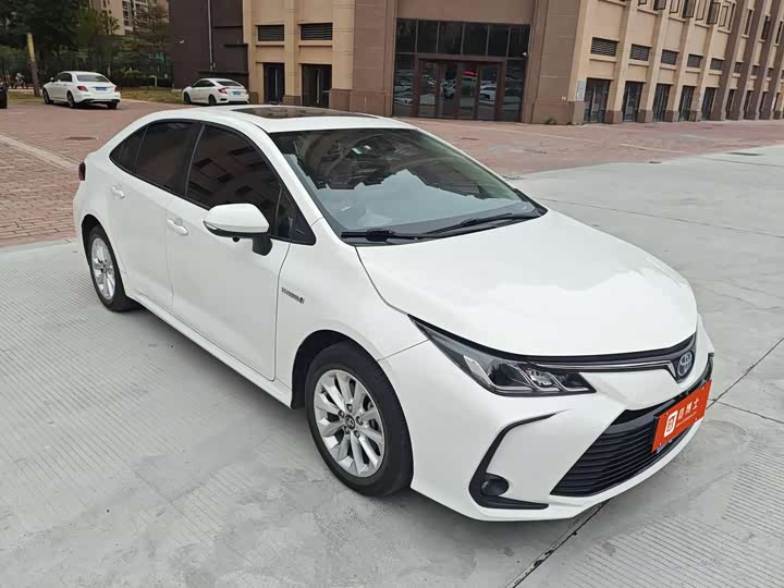 Фото 2 - Toyota Corolla