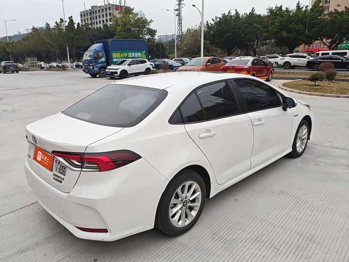 Фото 3 - Toyota Corolla