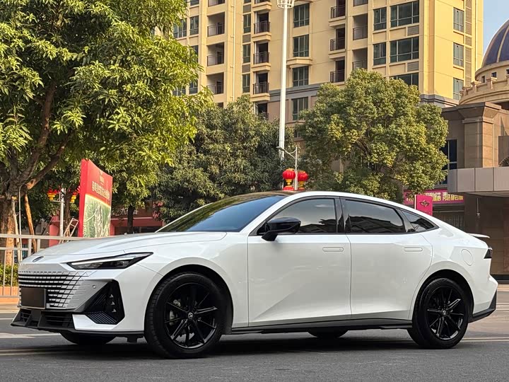 Фото 1 - Changan UNI-V