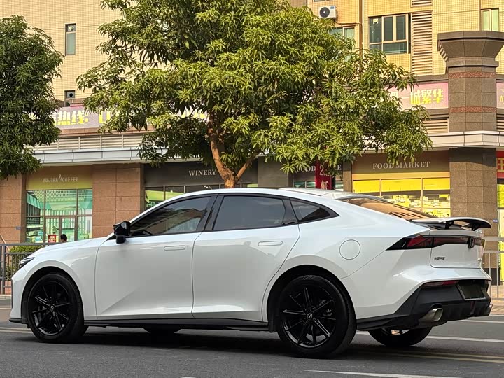 Фото 6 - Changan UNI-V