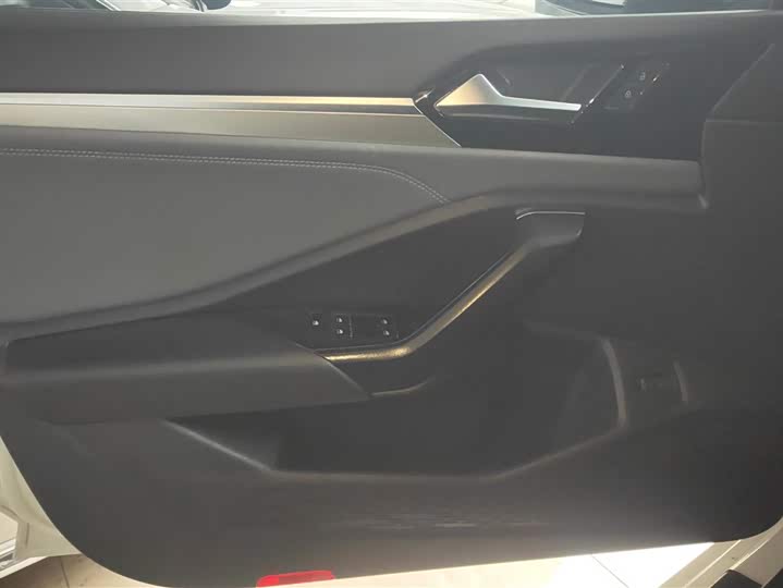 Фото 7 - Volkswagen Sagitar L