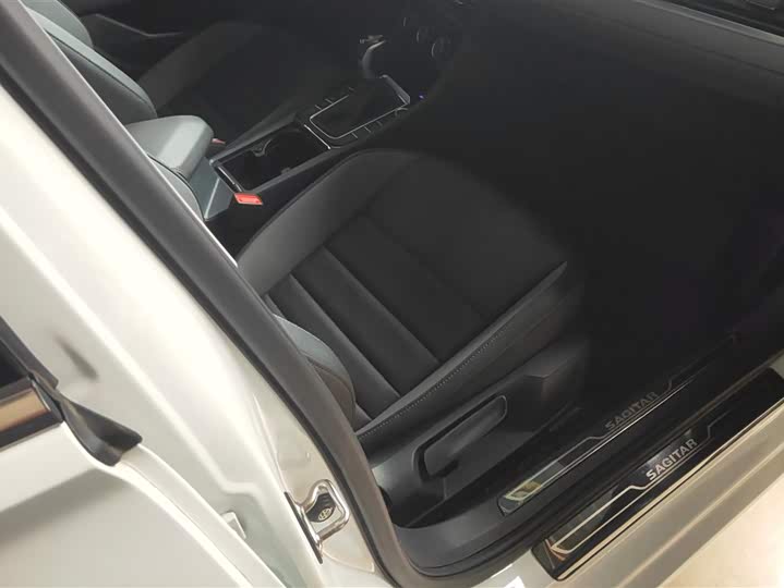 Фото 8 - Volkswagen Sagitar L