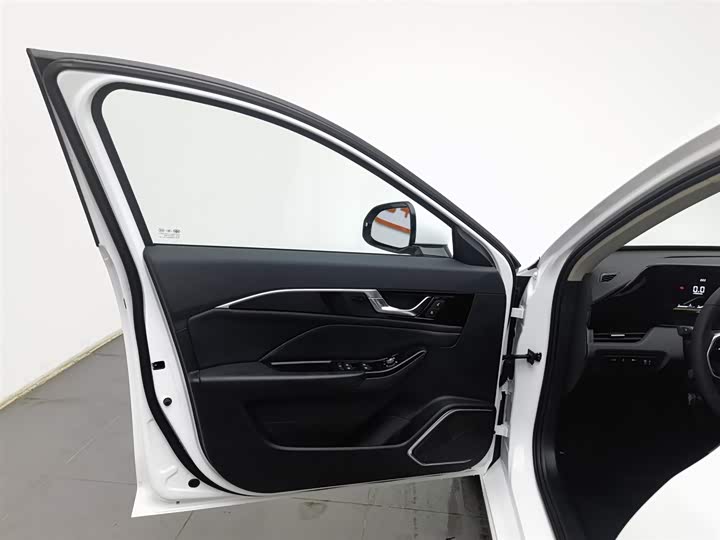 Фото 8 - Bestune B70