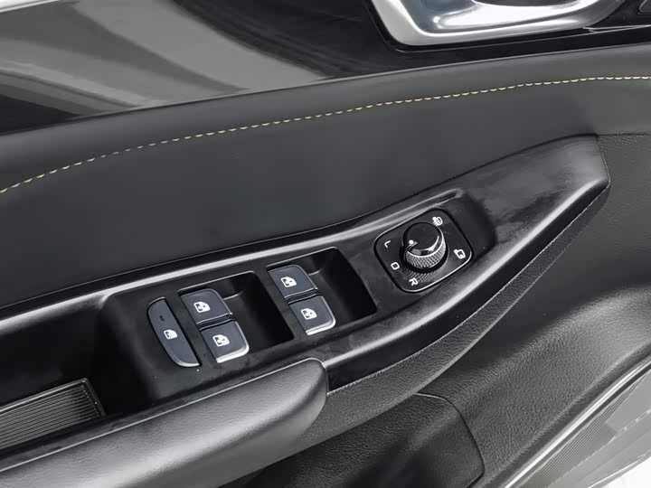 Фото 9 - Bestune B70