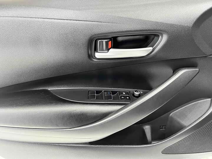 Фото 9 - Toyota Corolla