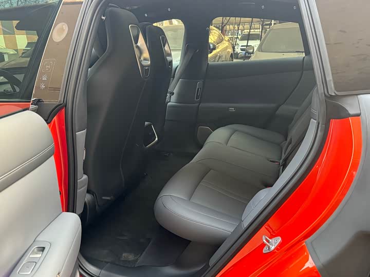 Фото 6 - Xiaomi YU7