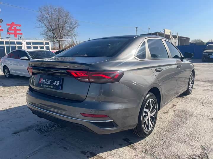 Фото 9 - Geely Emgrand