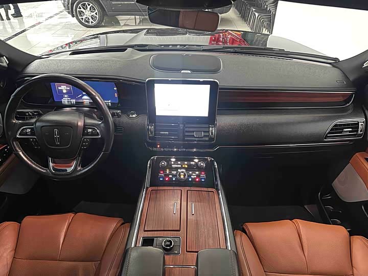 Фото 9 - Lincoln Navigator