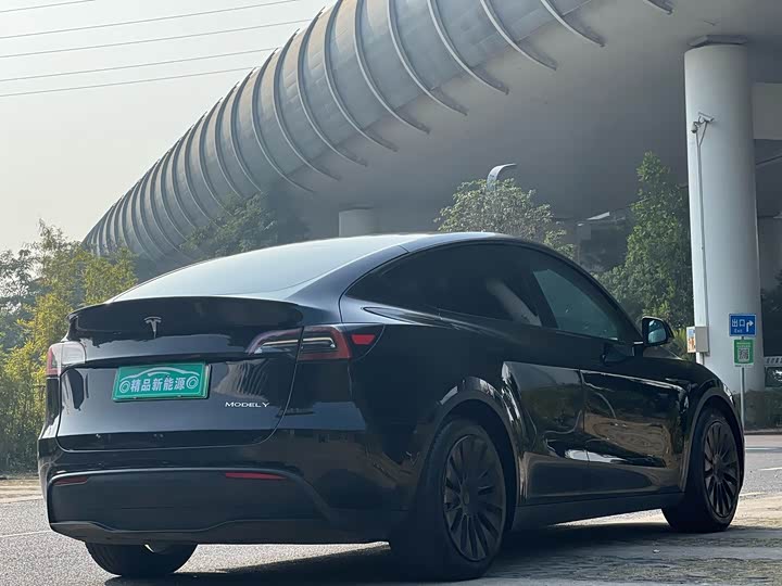 Фото 6 - Tesla Model Y