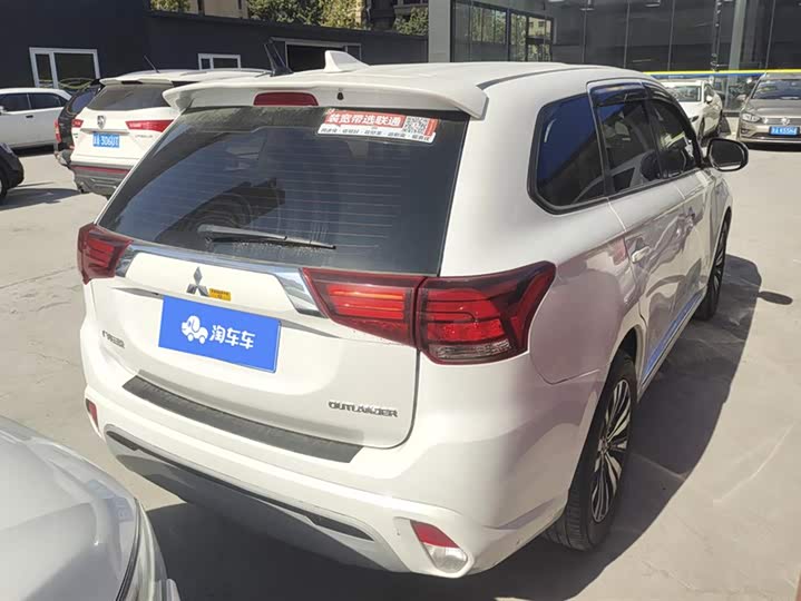 Фото 3 - Mitsubishi Outlander