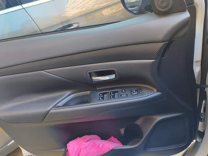 Фото 7 - Mitsubishi Outlander