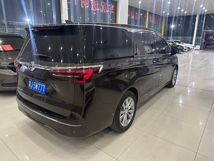 Фото 8 - Buick GL8 ES