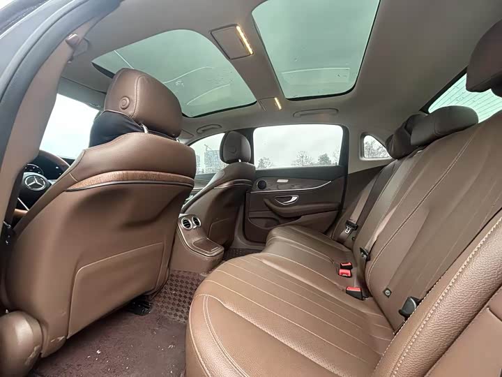 Фото 7 - Mercedes-Benz E-Class