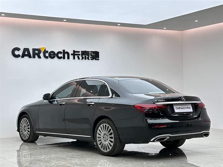 Фото 3 - Mercedes-Benz E-Class