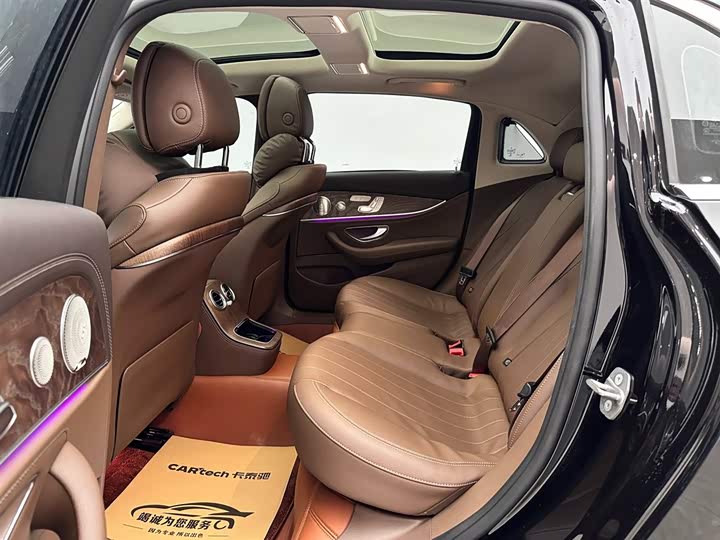 Фото 9 - Mercedes-Benz E-Class