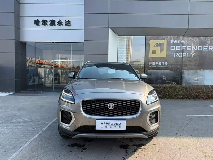 Фото 2 - Jaguar E-Pace