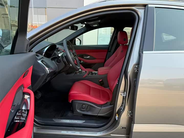 Фото 7 - Jaguar E-Pace