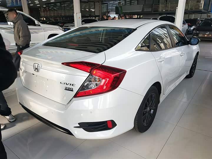 Фото 7 - Honda Civic