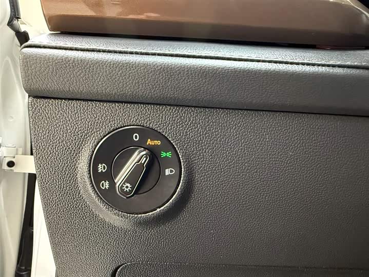 Фото 9 - Volkswagen Tharu