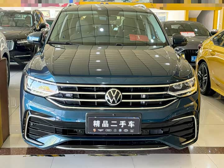 Фото 2 - Volkswagen Tiguan L Pro