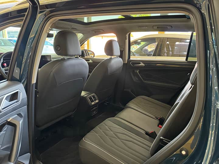 Фото 8 - Volkswagen Tiguan L Pro