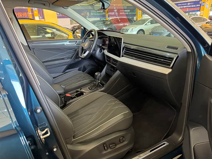 Фото 9 - Volkswagen Tiguan L Pro