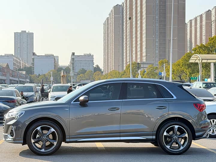 Фото 4 - Audi Q3